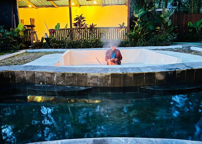Triangle House And Hot Spring ホームステイ
